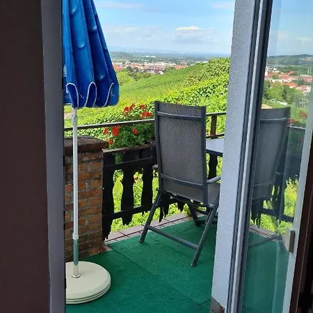 Haus Am Berg فندق 3*