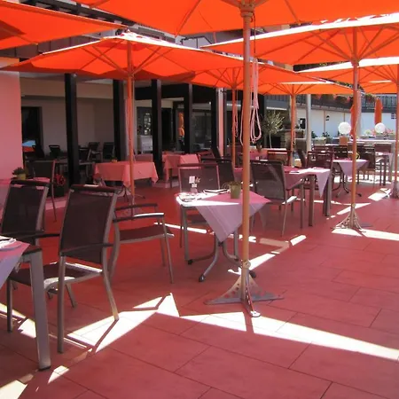 Haus Am Berg فندق 3*