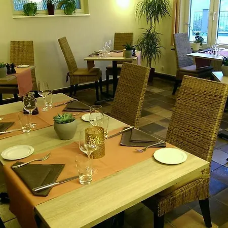 Haus Am Berg فندق 3*