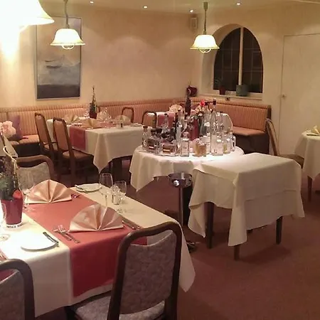 فندق Haus Am Berg 3*