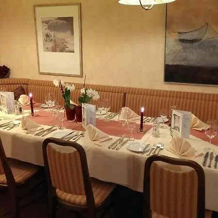 فندق Haus Am Berg 3*